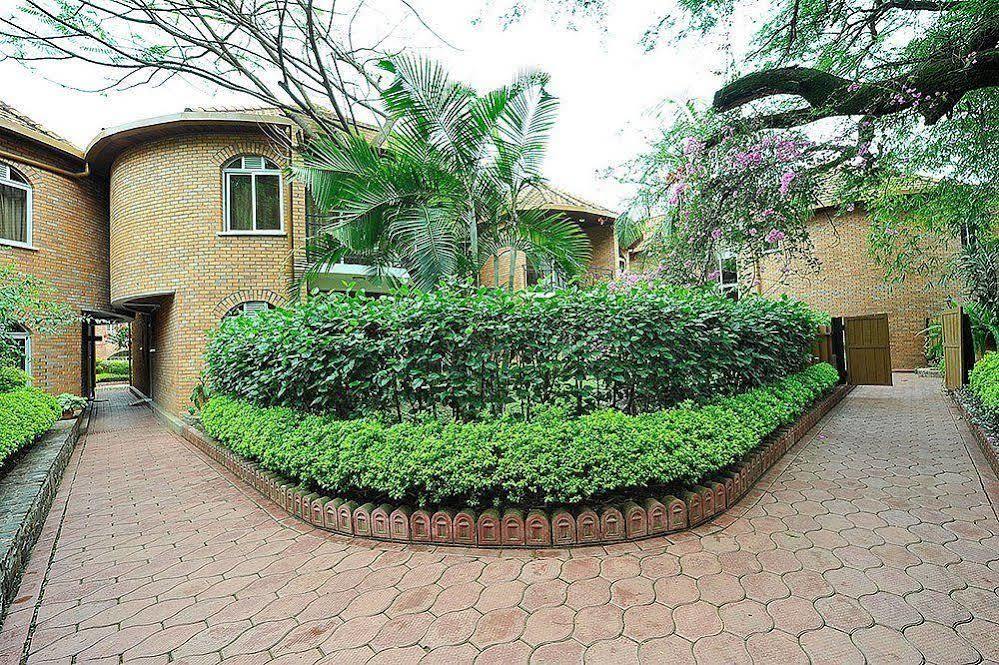 Hotel Chez Lando Kigali Buitenkant foto
